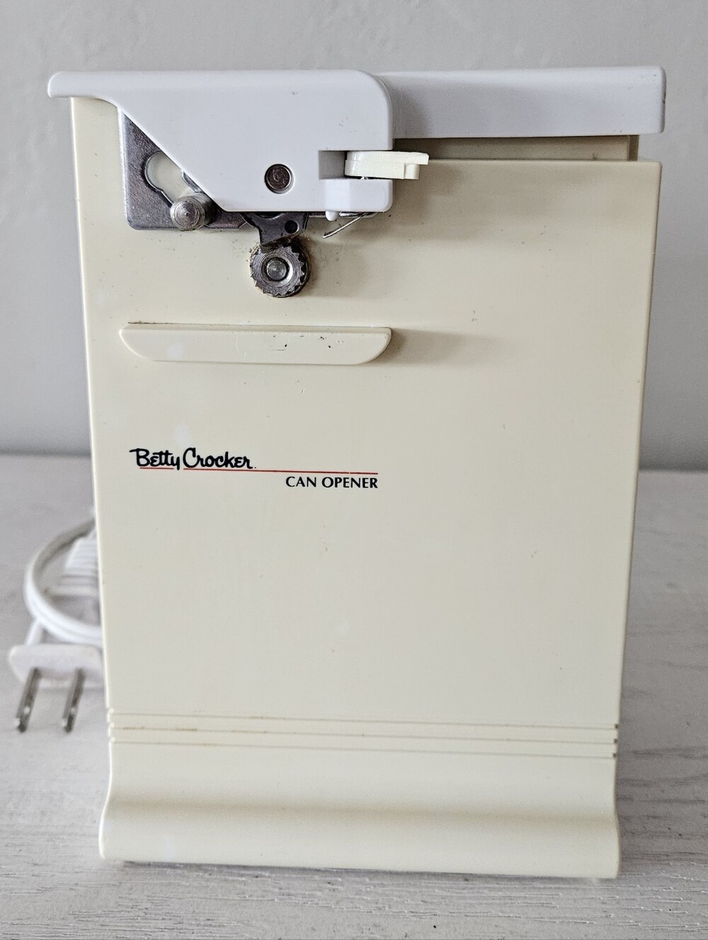 Betty Crocker Electric Can Opener Model BC-1104 Works Quick Shipping